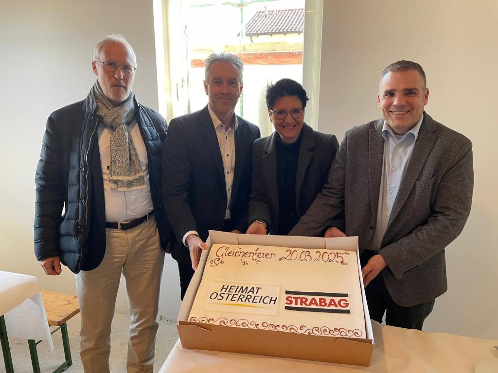 Heimat Österreich: Gleichenfeier "ein viertel grün", Baufelder 3, 4, 5 - Christian Eckersdorfer (AWP), Ing. Robert Kallinger (Strabag), Sandra Bauernfeind (Heimat Österreich), Robert Boehnel (Heimat Österreich) (C) Heimat Österreich